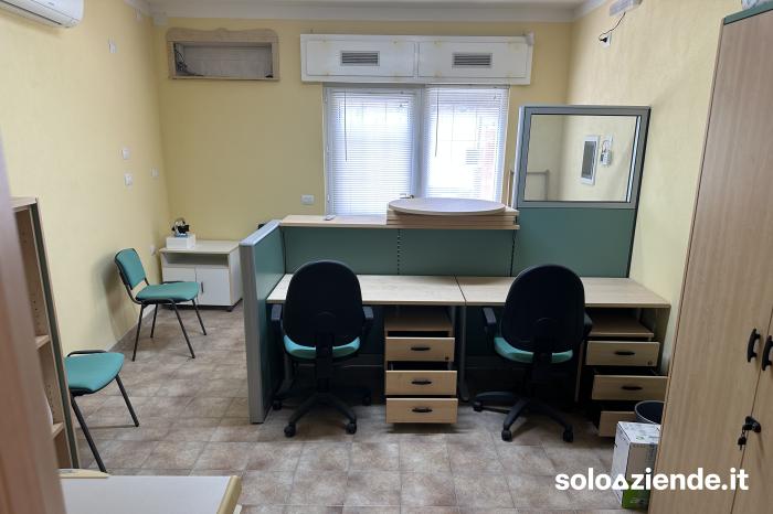 Affitto Immobili uso ufficio - ambulatorio UFFICIO 3 POSTAZIONI ARREDATO a Isili (CA)